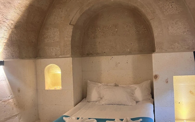 Uluyol Stone House