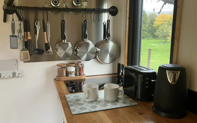 1 Bed Converted Railway Wagon Near Crickhowell