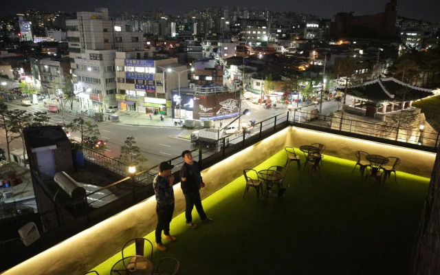 96 BUN'Z Travelers Lodge