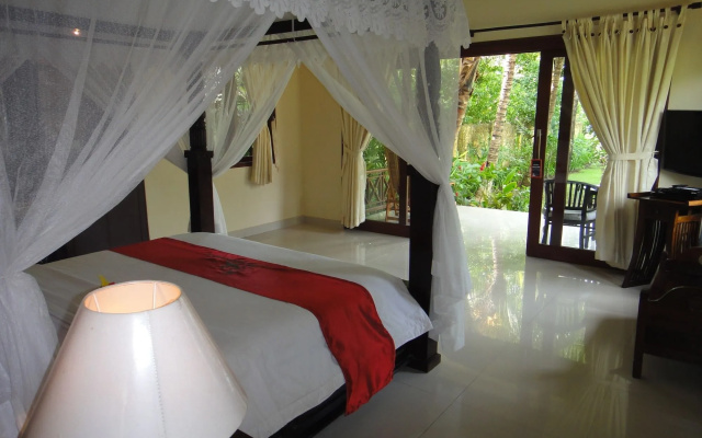 Arya Amed Beach Resort and Dive Center