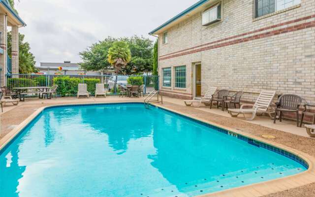 Days Inn by Wyndham San Antonio Southeast/Frost Bank Center