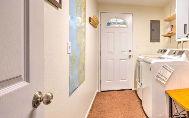 Walkable Sitka Getaway w/ Community Perks!