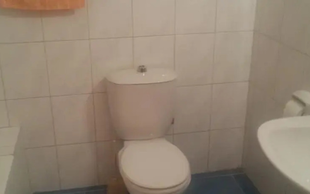 Nichropa Court 4