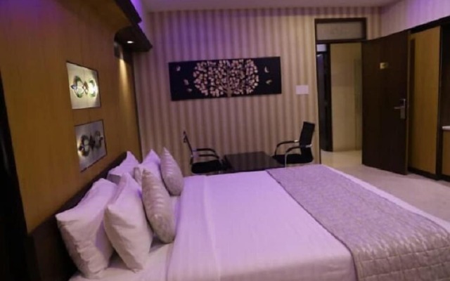 Iroomz Hotel SR Grand