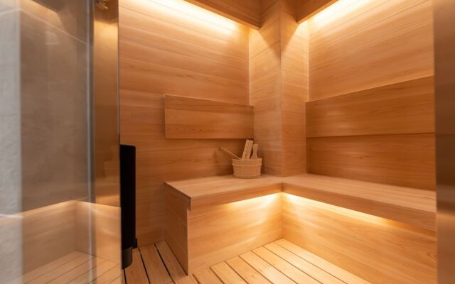 ONE WORLD Sakaisuji Hommachi