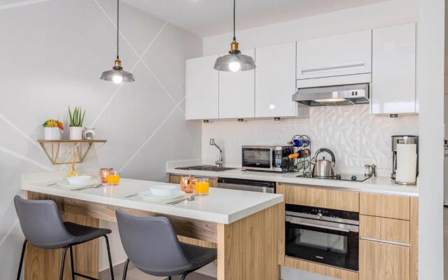 NEW Beautiful Aruban Studio Oceanfront