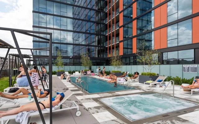 Foodies Best Dining Nightlife Steps Away Theboho