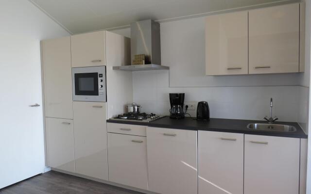 Lakeside Escape Near Enkhuizen