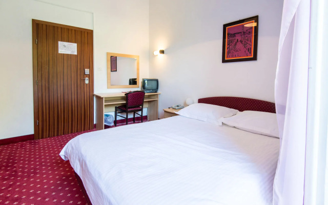 Hotel Sumratin