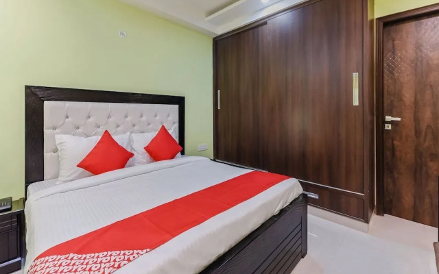 OYO 22585 Flagship Sumit House