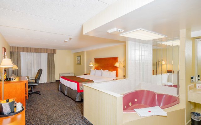 Ramada by Wyndham Niagara Falls by the River