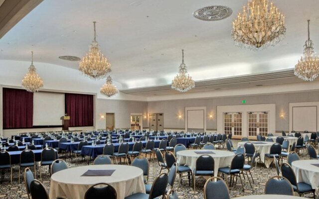 The Abraham Lincoln Hotel - A Historic Hotel of America