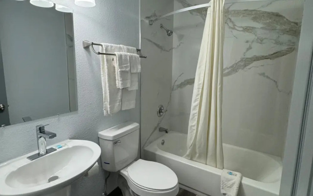 Travelodge by Wyndham Gainesville