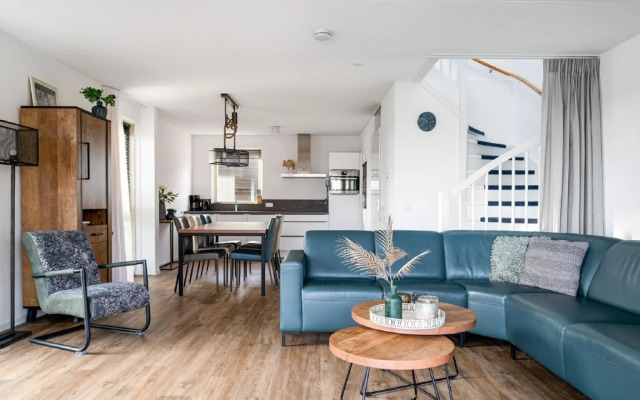 Holiday Home With Private Jetty on Water