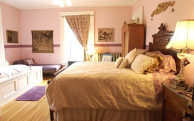 Moondance Inn Bed & Breakfast