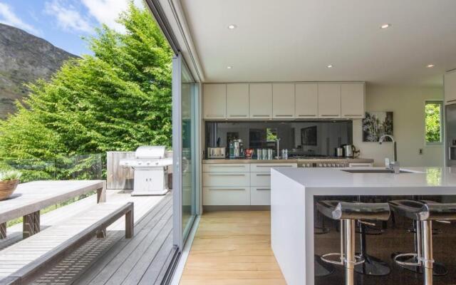 Riverview Retreat Holiday Home by MajorDomo
