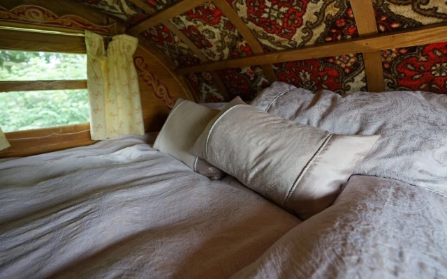Islay @ Westcote Glamping-Campsite