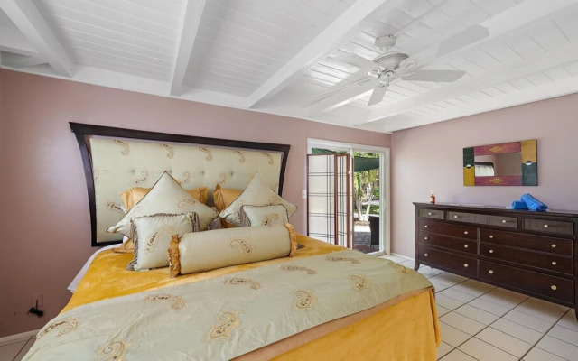 Tropical Siesta 2 Bedroom Home by RedAwning