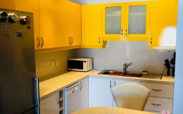 2BR home with stunning sea and mountain views