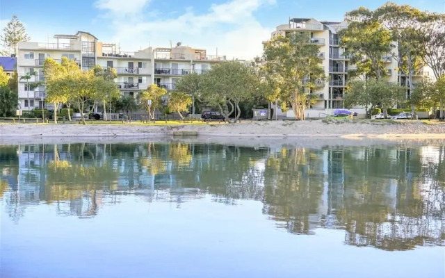 Sailfish Cove & RIVA Apartments