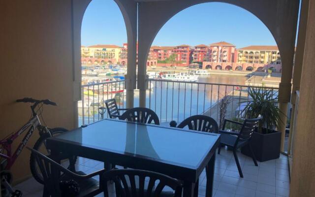 Chambre dans appartement avec vue sur le port