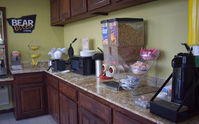 Travelodge Inn & Suites by Wyndham Norman