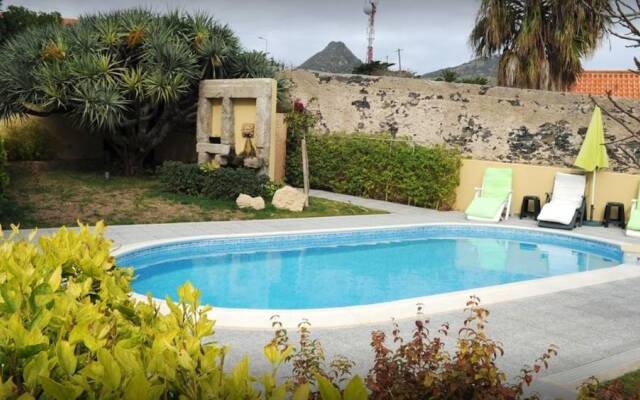 Studio in Vila Baleira, With Wonderful sea View, Shared Pool and Furnished Balcony - 400 m From the Beach