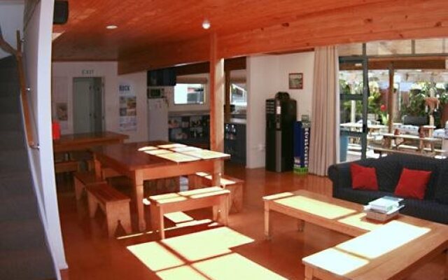 Peppertree Lodge - Hostel