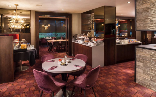 Carlton Hotel
