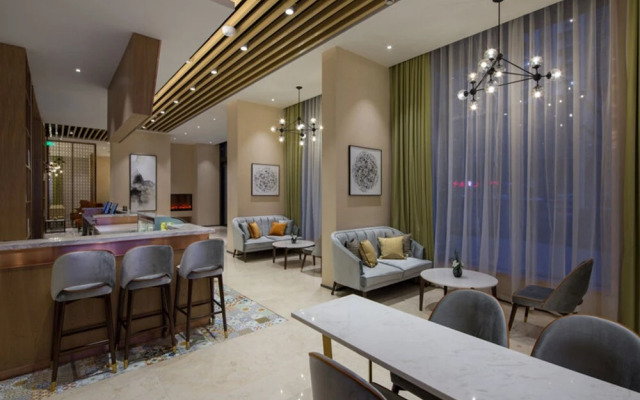 Prolit Hotel (Dazhou Luofu Square Railway Station)