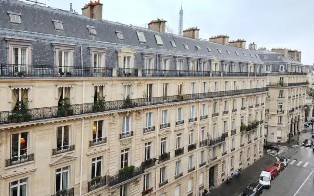 Studio charmant avec balcon et vue sur Tour Eiffel