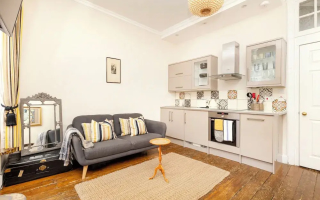 JOIVY Royal Mile Tower Apartment