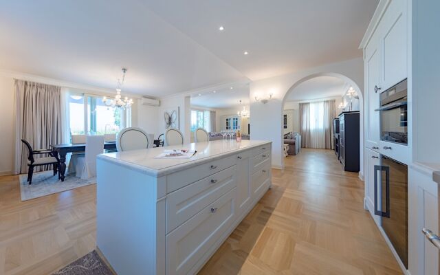 Luxury Lakefront Catullo with pool