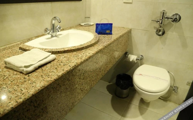 OYO 1832 Hotel Parbhat Inn