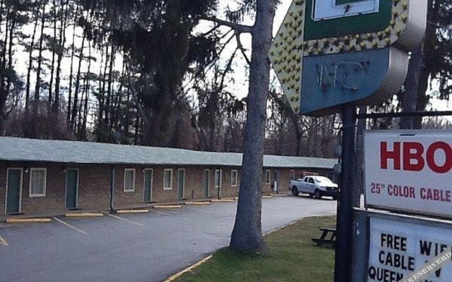 Whispering Pines Motel