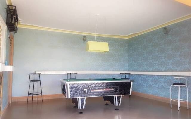 Happy Wallet Gardens Hotel