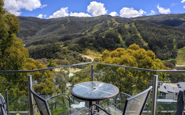 Lantern 1 Bedroom Balcony with car space and alpine view
