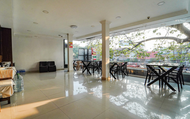 Fabhotel Central Inn Residency