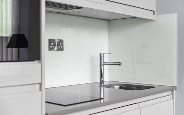 Luxurious ONE Bedroom Apartment IN Bond Street