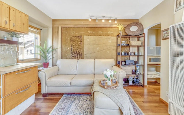 Quaint Carmel - Bungalow Close to Beach