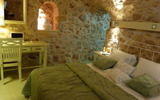 St. George Sykoussis Traditional Residence