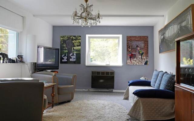 Holiday Home With art