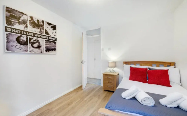 Spacious 4-Bedroom 2-Bath Home in Bywood