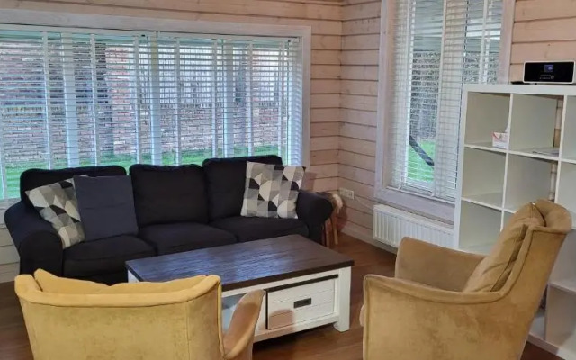 The Black House - Luxurious Holiday Villa Zeewolde