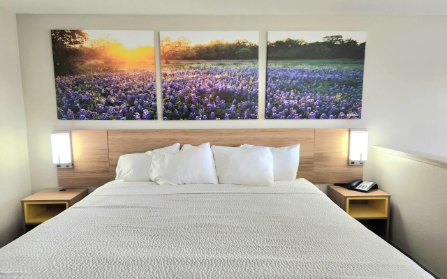 Days Inn by Wyndham San Antonio Southeast/Frost Bank Center
