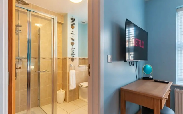 Stylish Margate Coastal Home Parking By Adliv