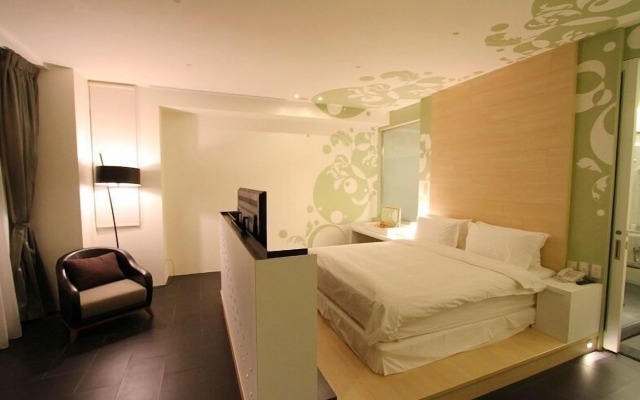 No. 9 Hotel