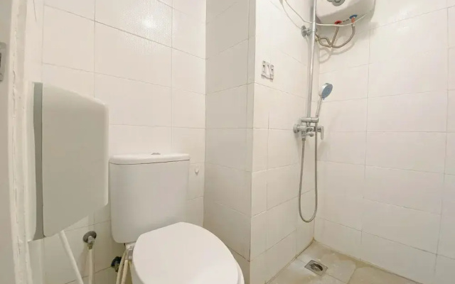 Basic Studio At Candiland Apartment
