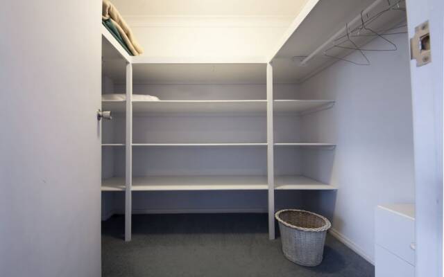 Kristie Court, 2/7 Weatherly Close