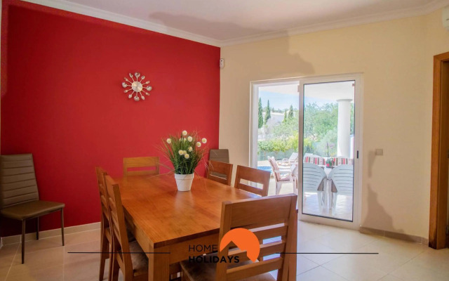 #102 Clube Albufeira villa with private pool & garden